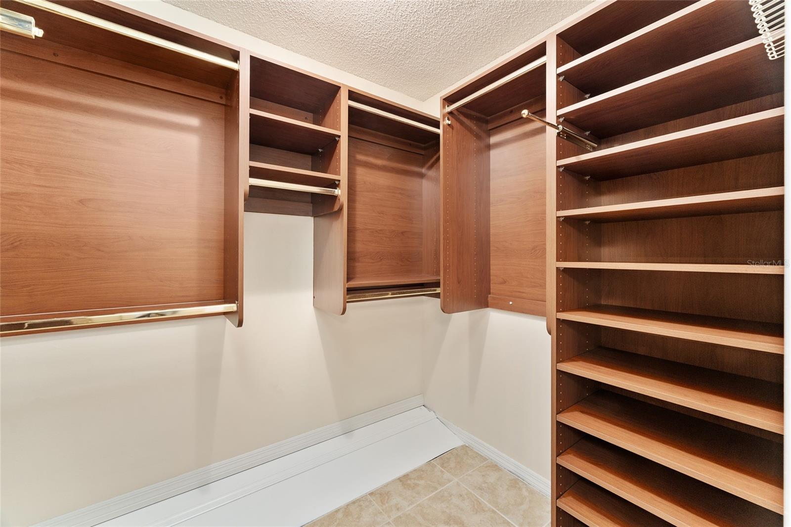 Image 36 of 74 For 290 Queensberry Court