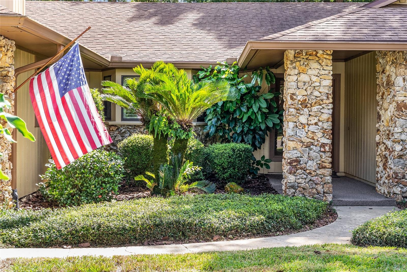 Image 4 of 74 For 290 Queensberry Court