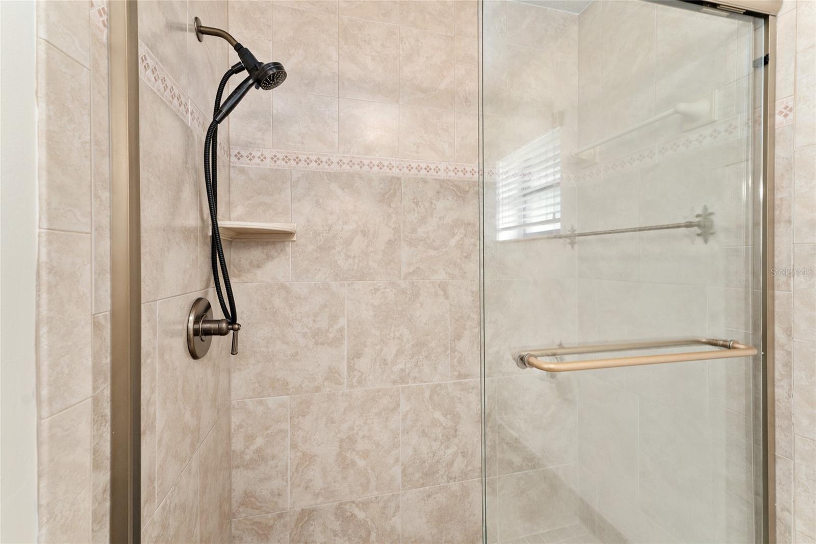 Image 40 of 74 For 290 Queensberry Court