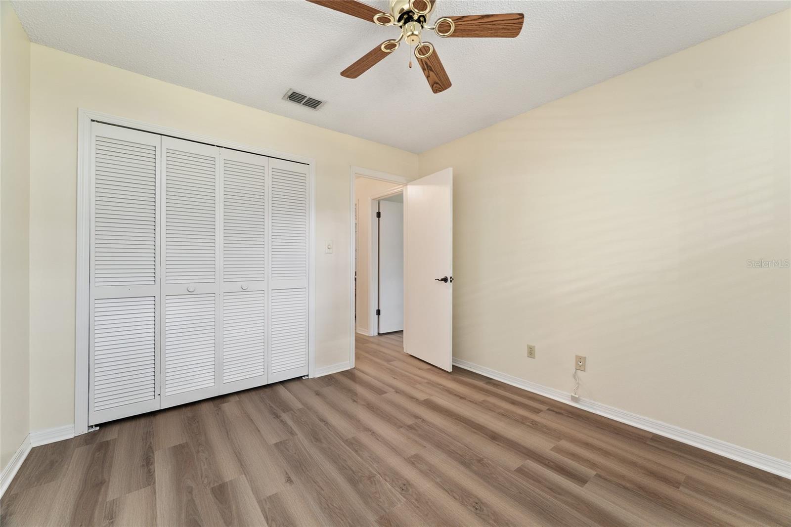 Image 44 of 74 For 290 Queensberry Court