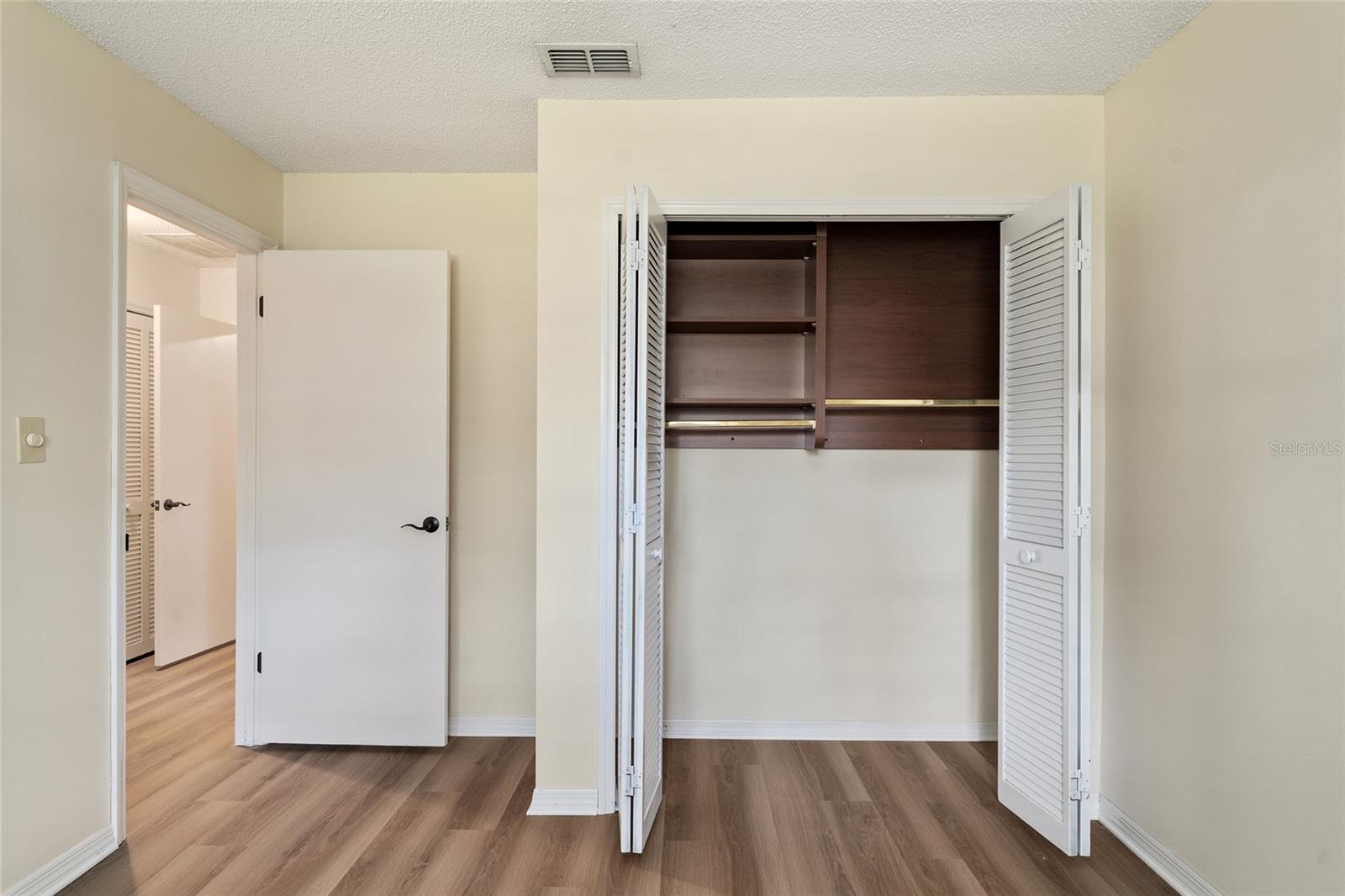 Image 46 of 74 For 290 Queensberry Court