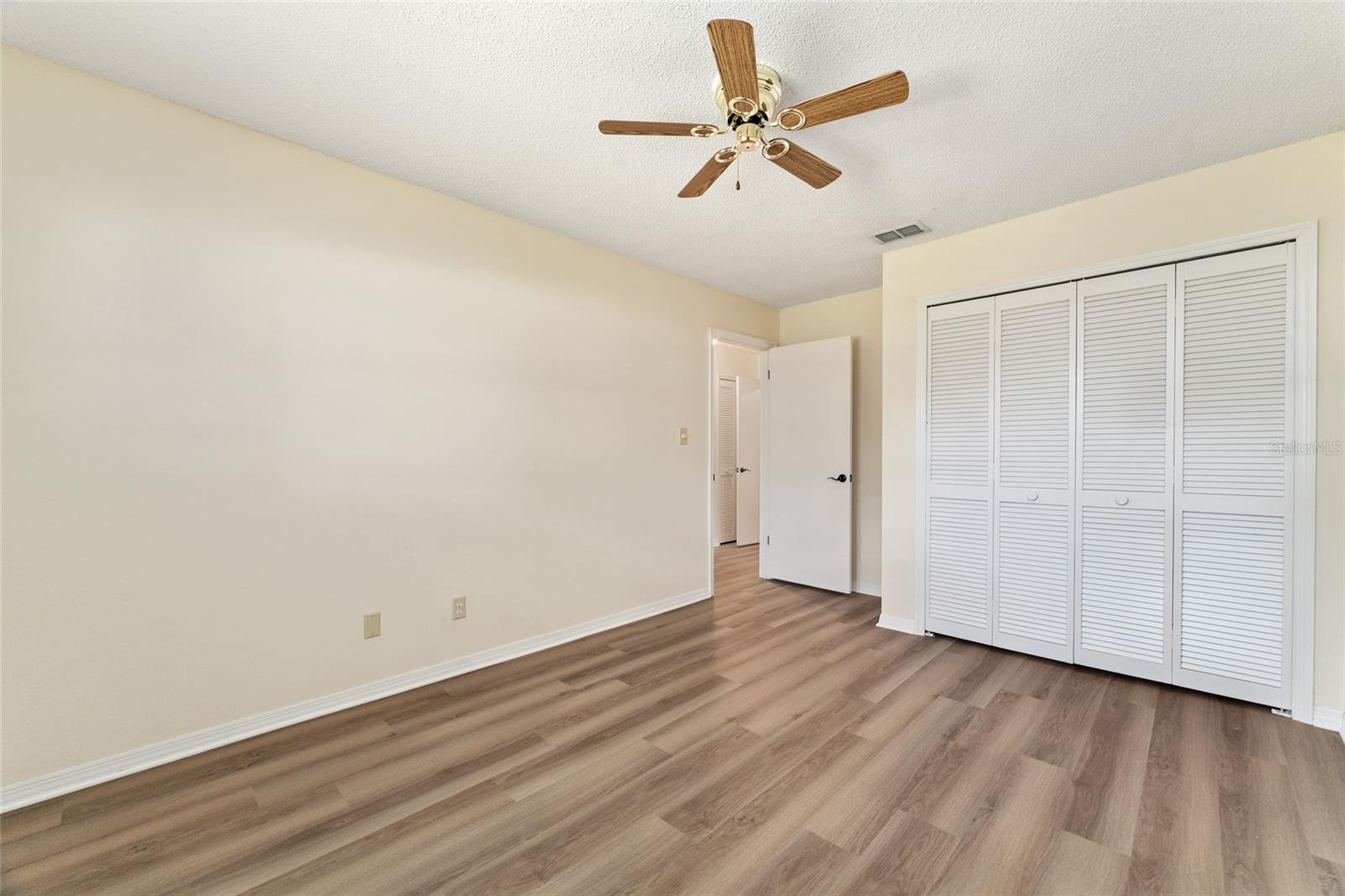 Image 47 of 74 For 290 Queensberry Court