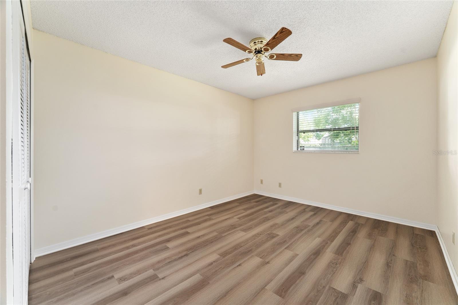 Image 48 of 74 For 290 Queensberry Court