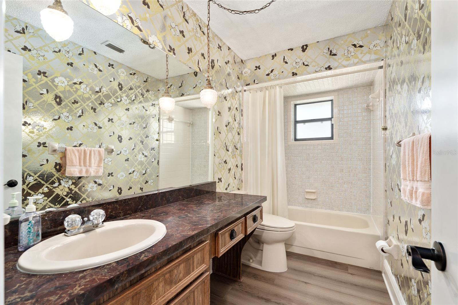 Image 50 of 74 For 290 Queensberry Court