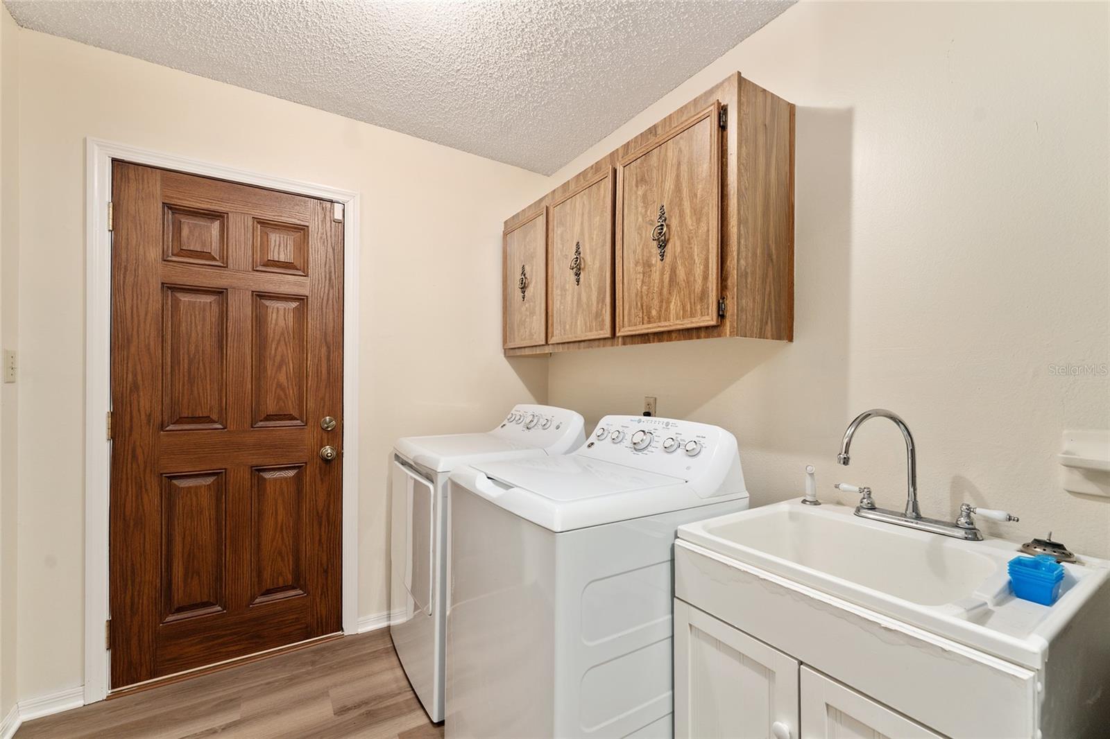 Image 54 of 74 For 290 Queensberry Court