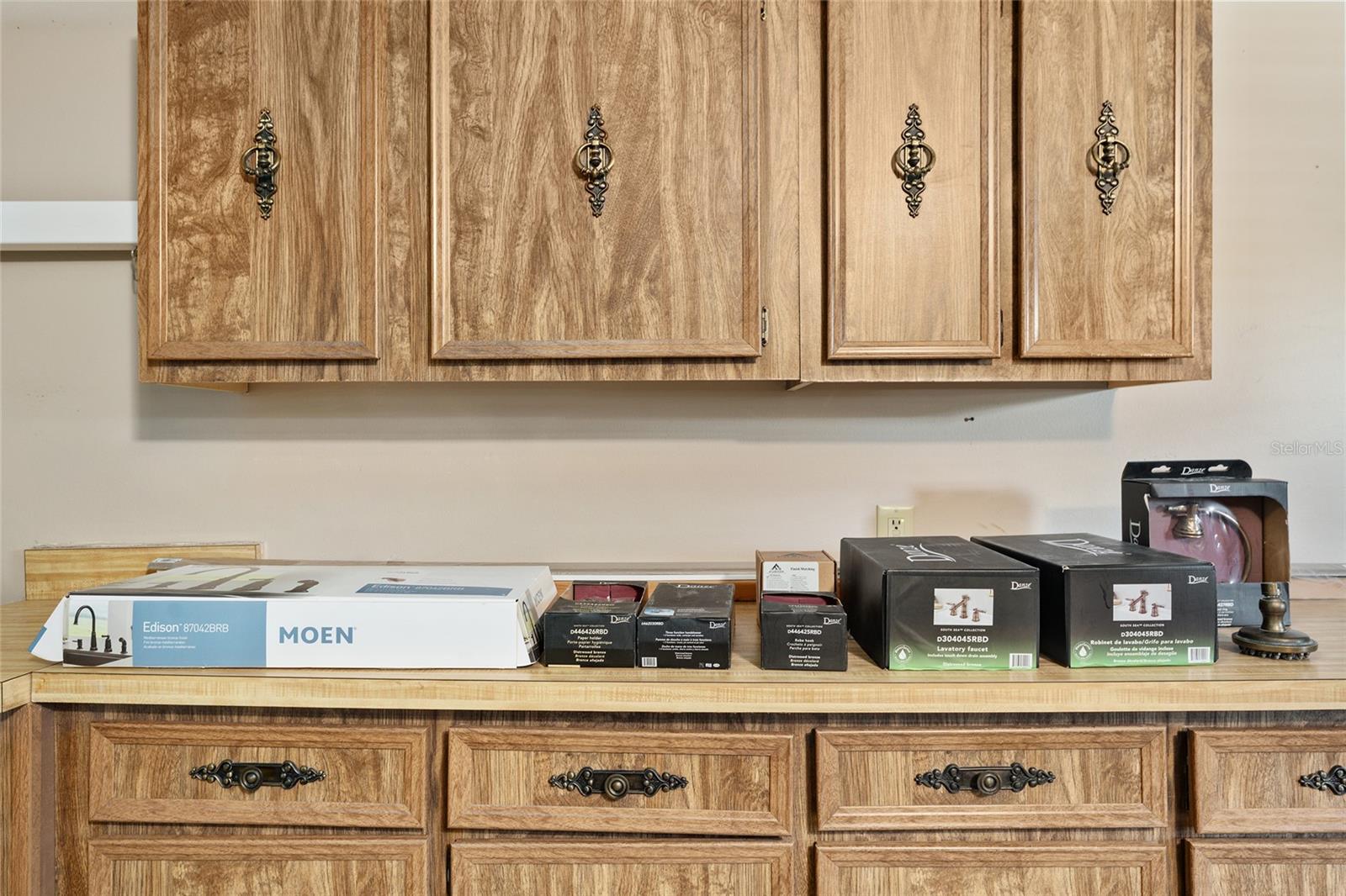 Image 57 of 74 For 290 Queensberry Court