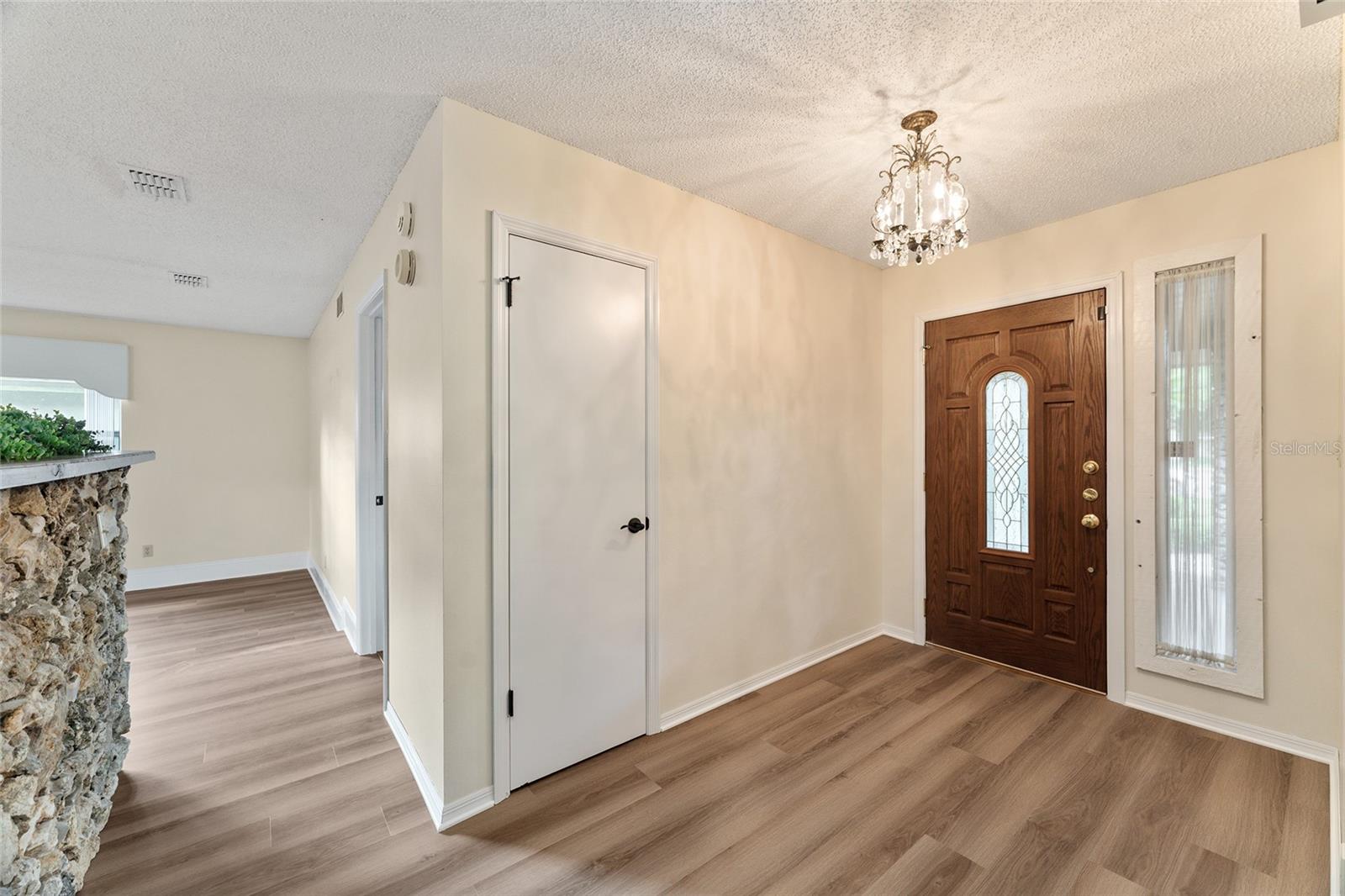 Image 6 of 74 For 290 Queensberry Court