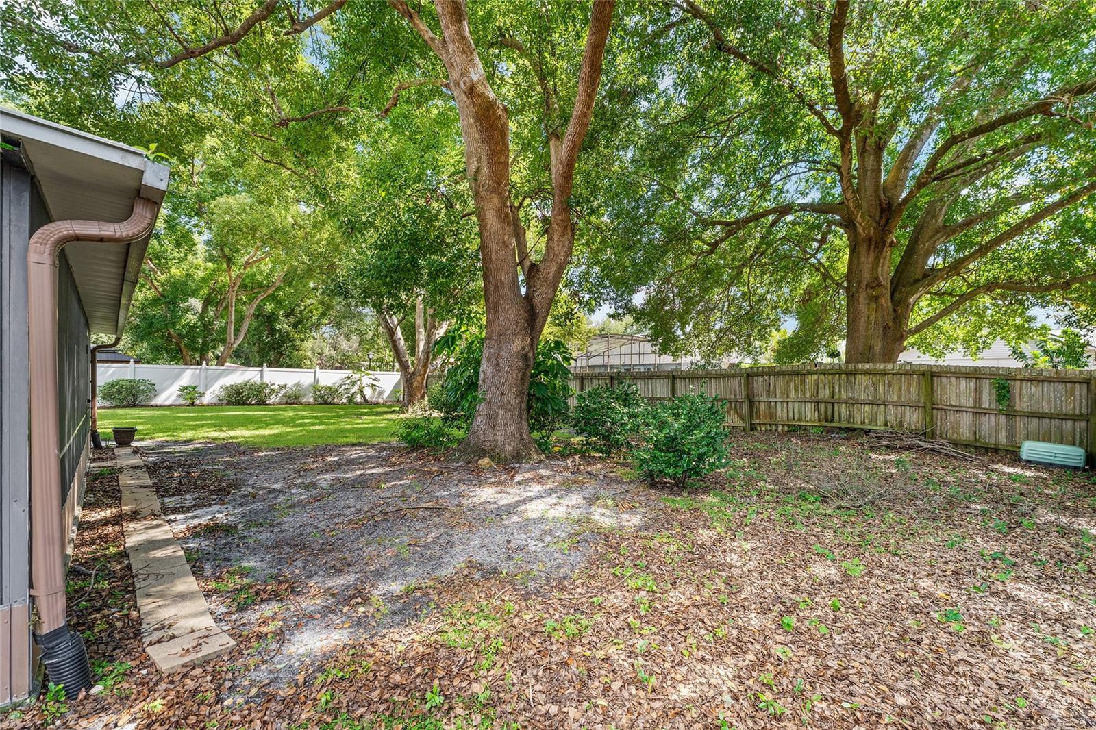 Image 62 of 74 For 290 Queensberry Court