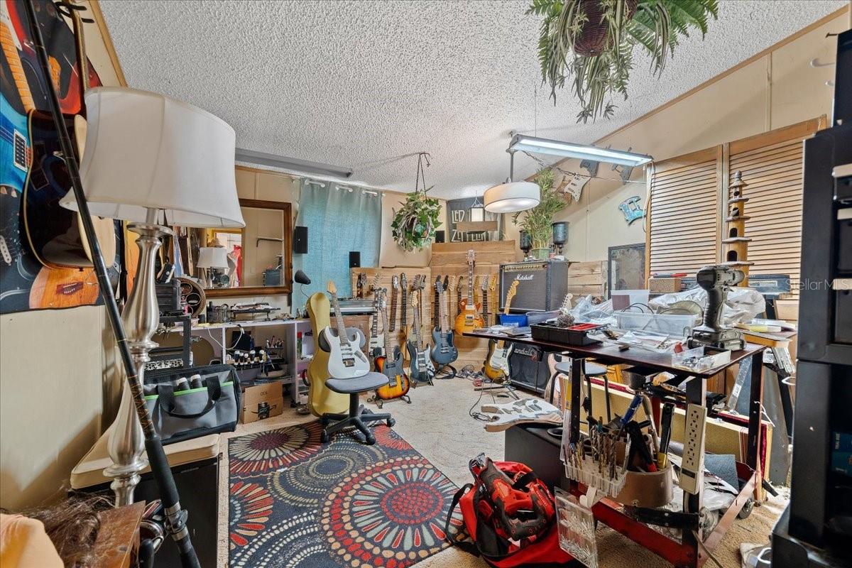 Image 6 of 22 For 11302 105th Avenue