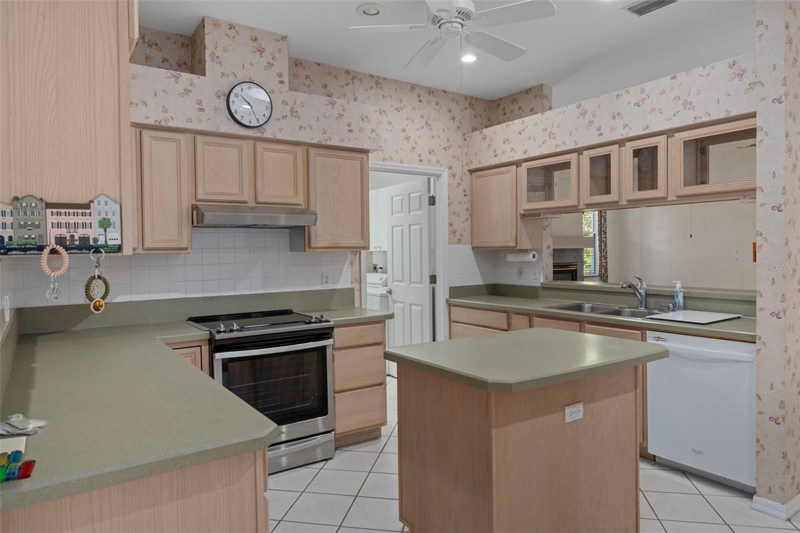 Image 18 of 62 For 4881 Phoenix Drive