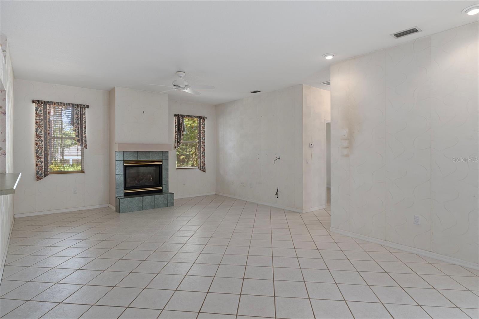 Image 22 of 62 For 4881 Phoenix Drive