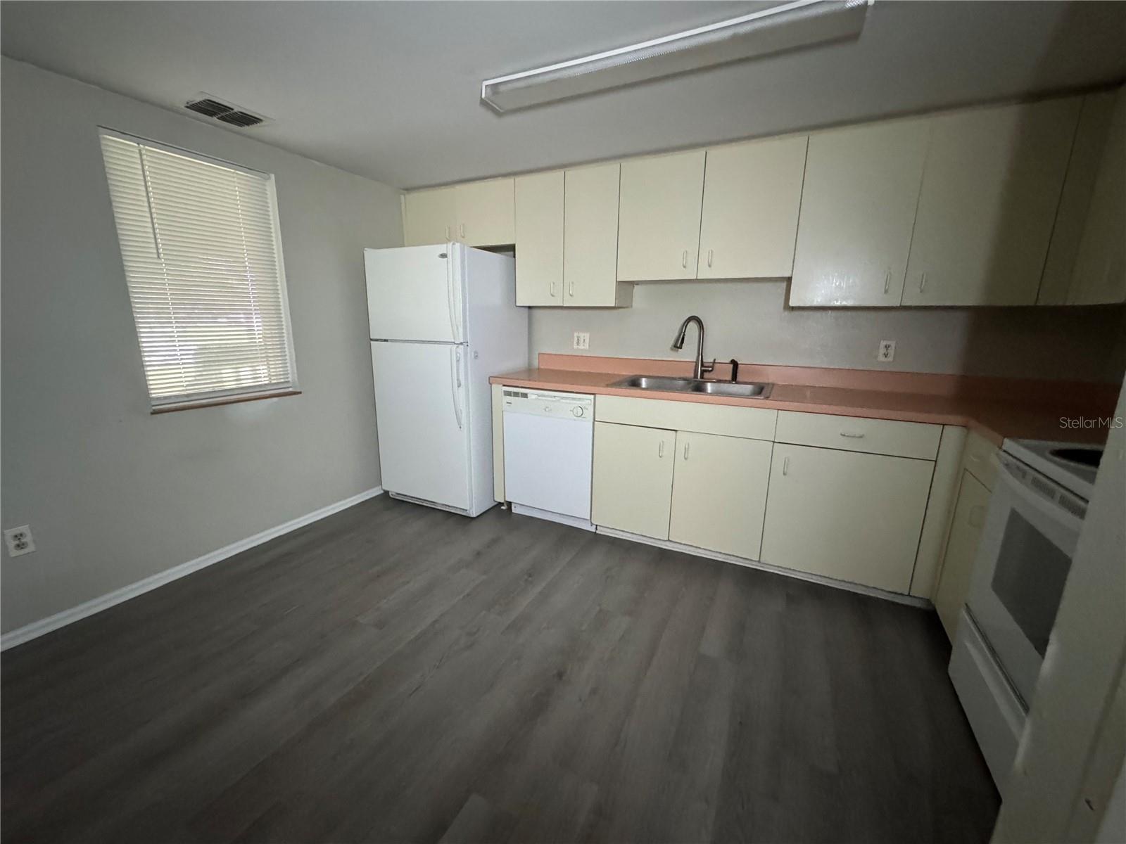 Image 11 of 26 For 8210 Fairways Circle B201