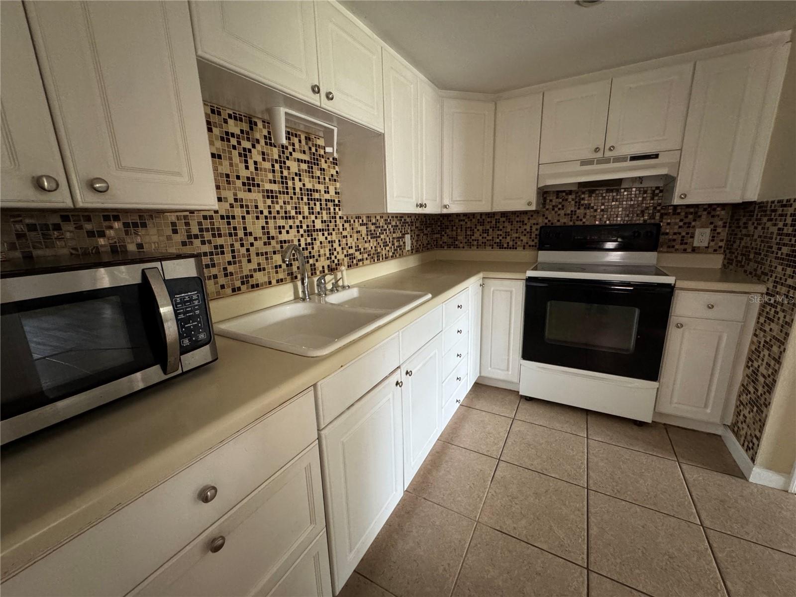 Image 10 of 28 For 8232 Fairways Circle D101