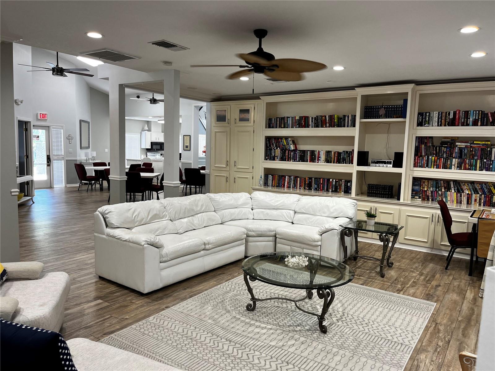 Image 46 of 58 For 6157 Silver Palm Way