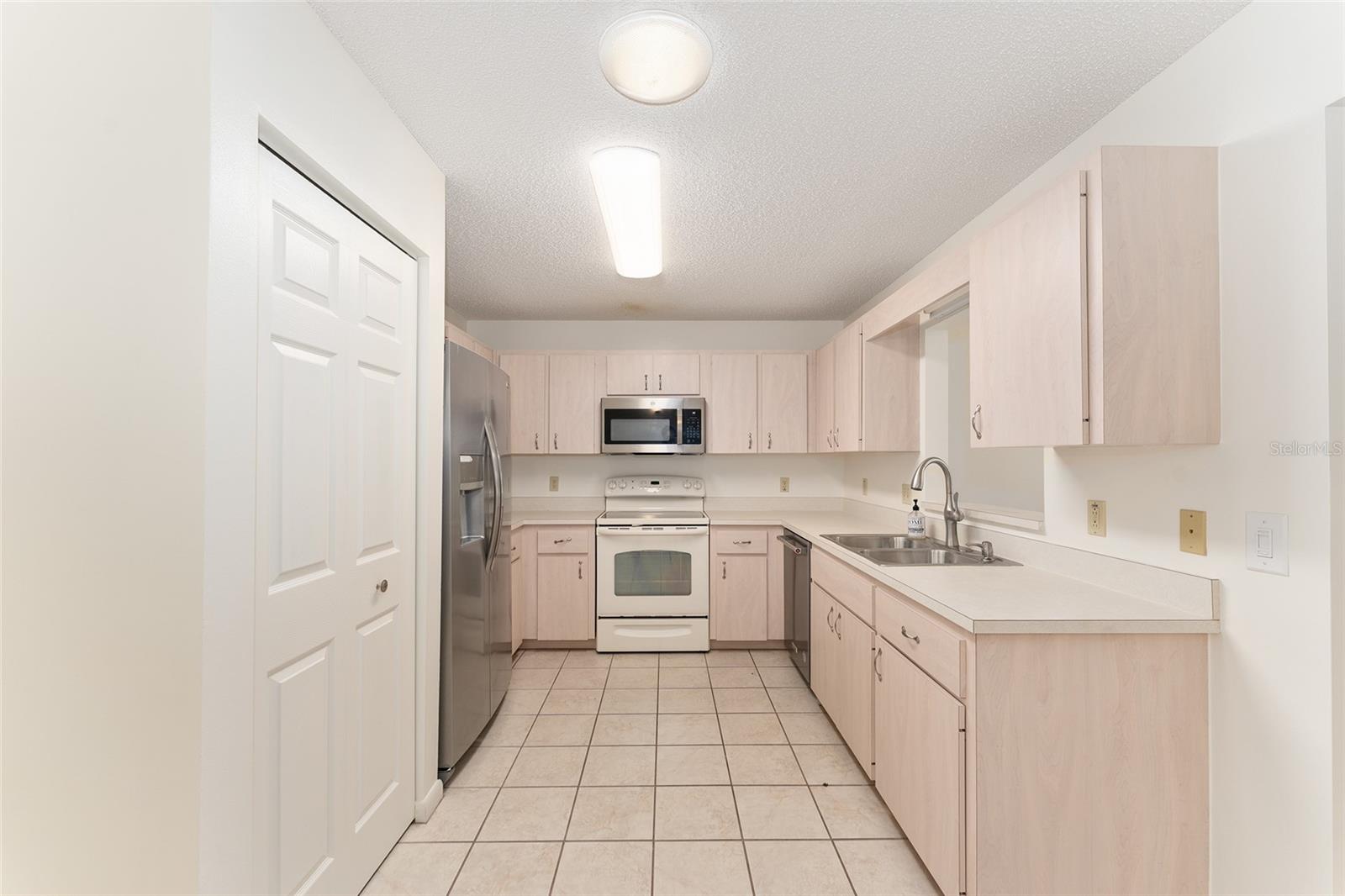 Image 24 of 61 For 9660 92nd Court C