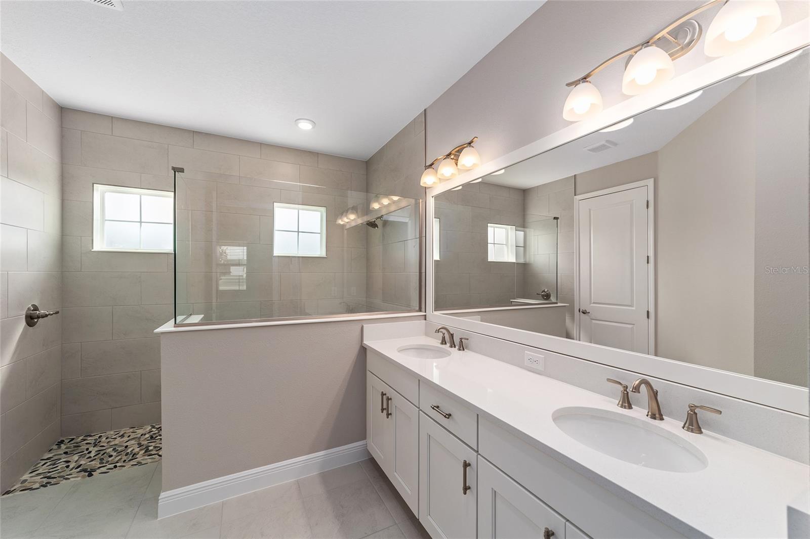 Image 22 of 37 For 9912 106th Circle