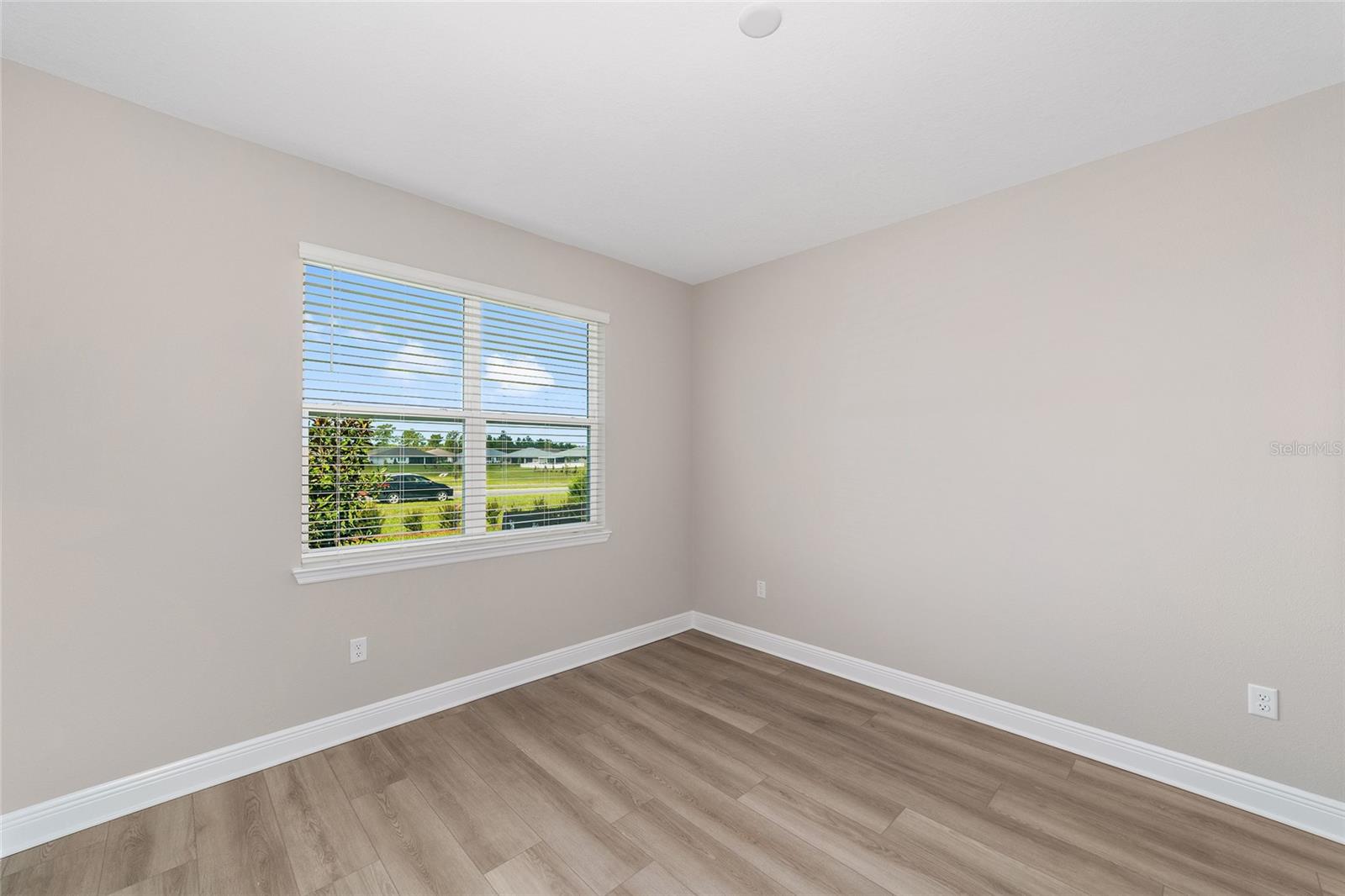 Image 28 of 37 For 9912 106th Circle