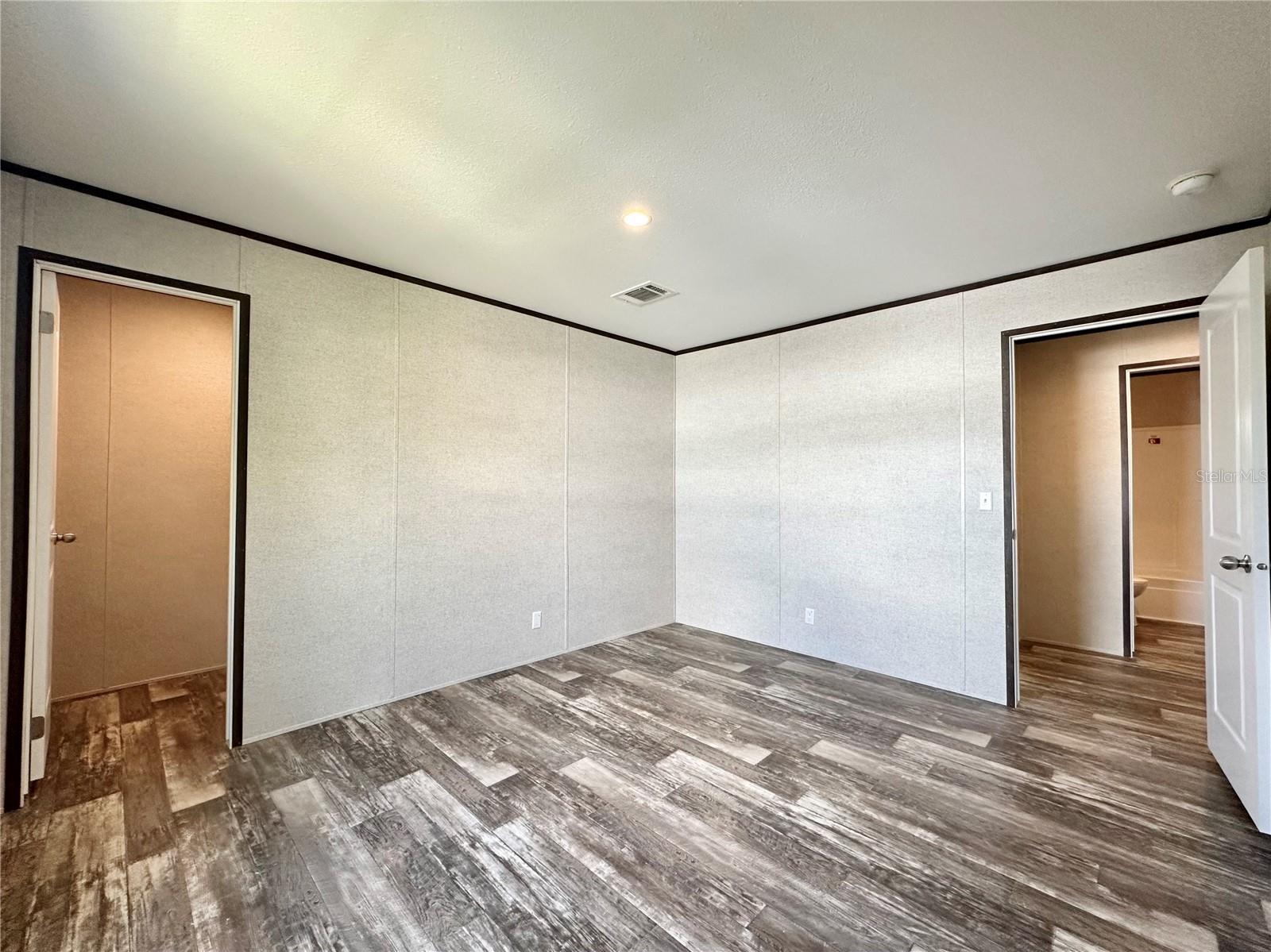 Image 17 of 24 For 8551 Electra Avenue