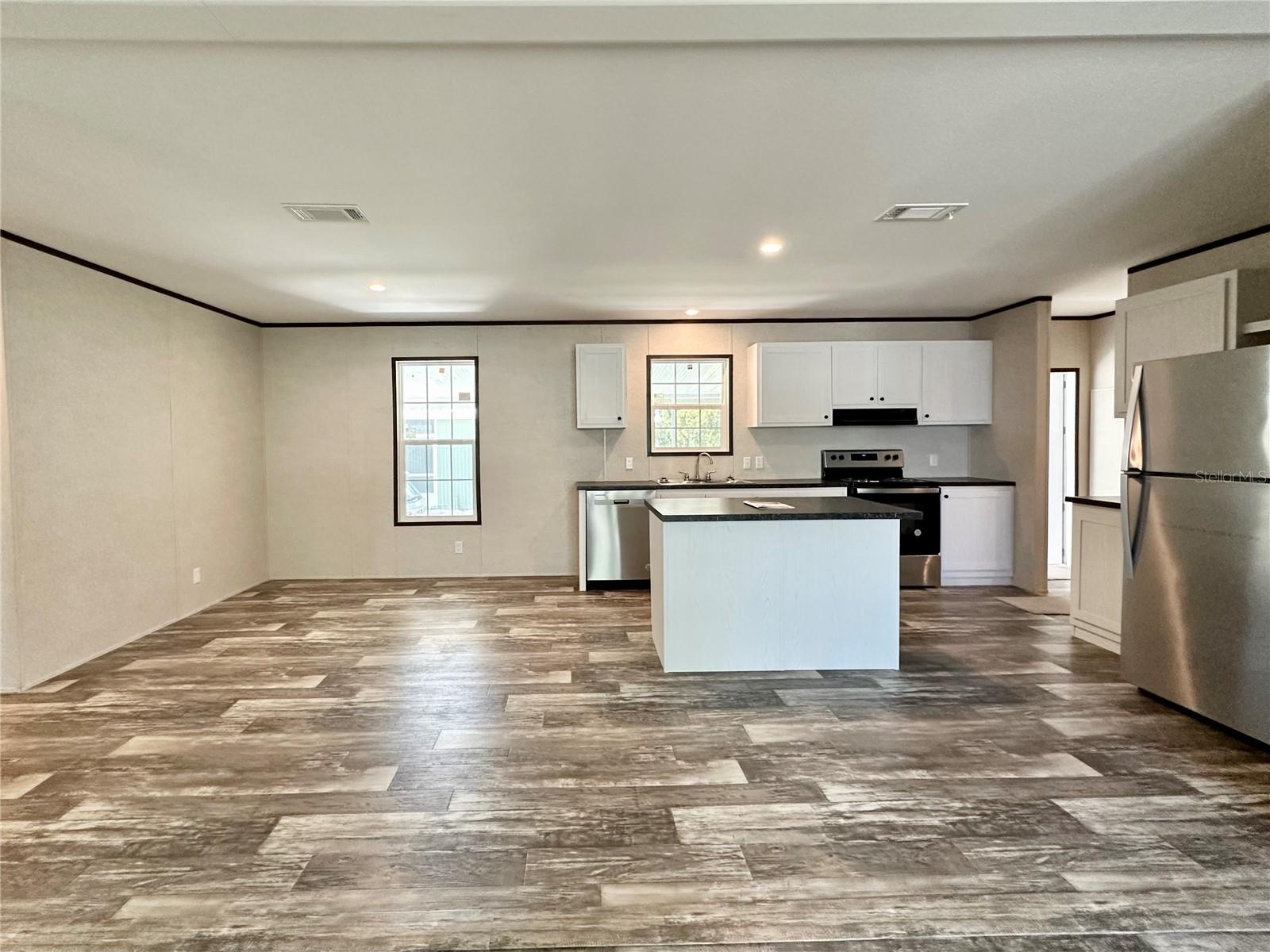 Image 3 of 24 For 8551 Electra Avenue