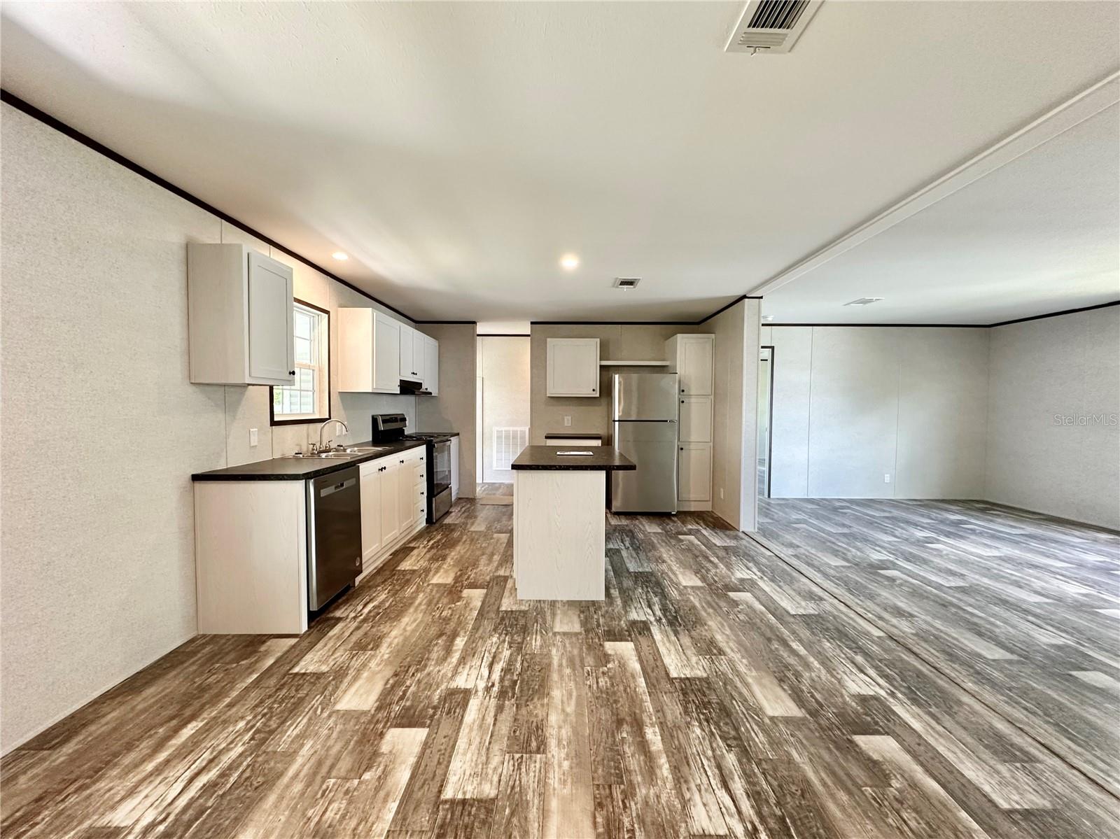 Image 5 of 24 For 8551 Electra Avenue