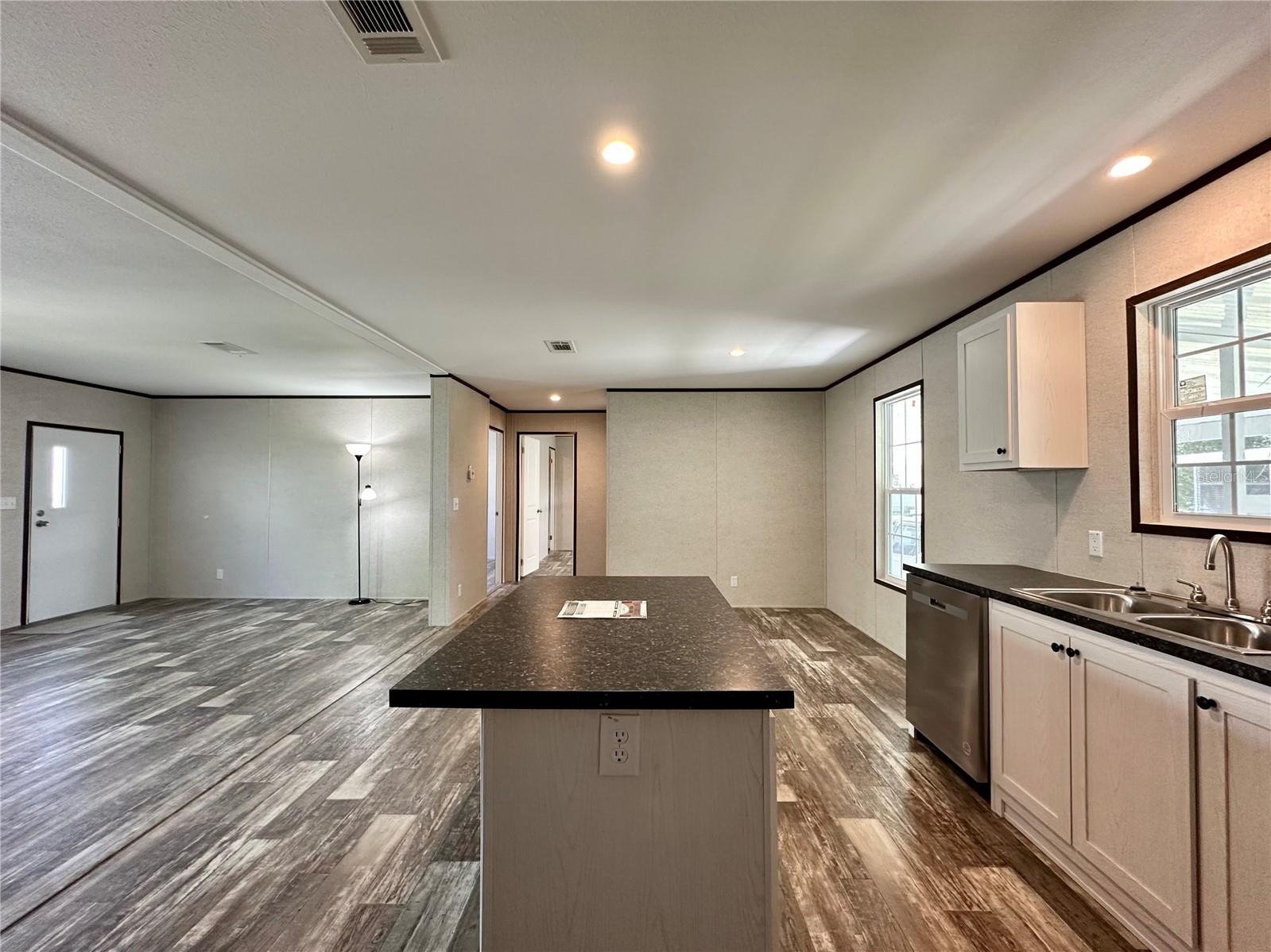 Image 6 of 24 For 8551 Electra Avenue