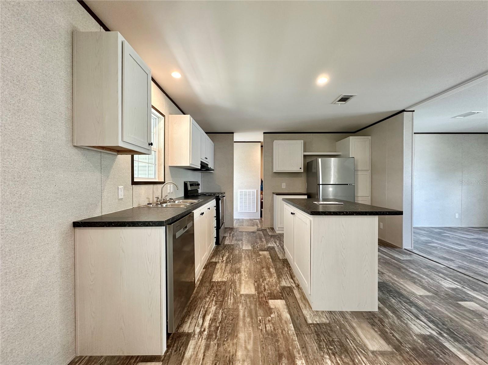 Image 7 of 24 For 8551 Electra Avenue
