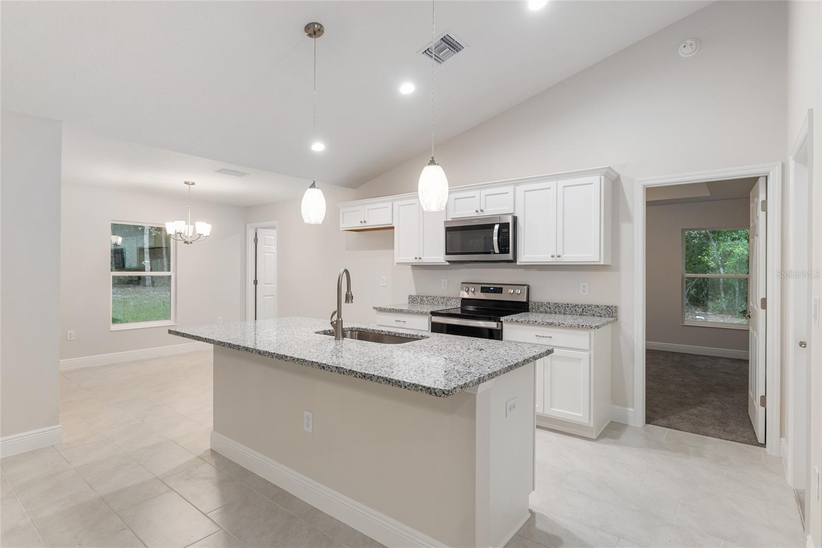Listing photo id 8 for 2404 Devon Drive