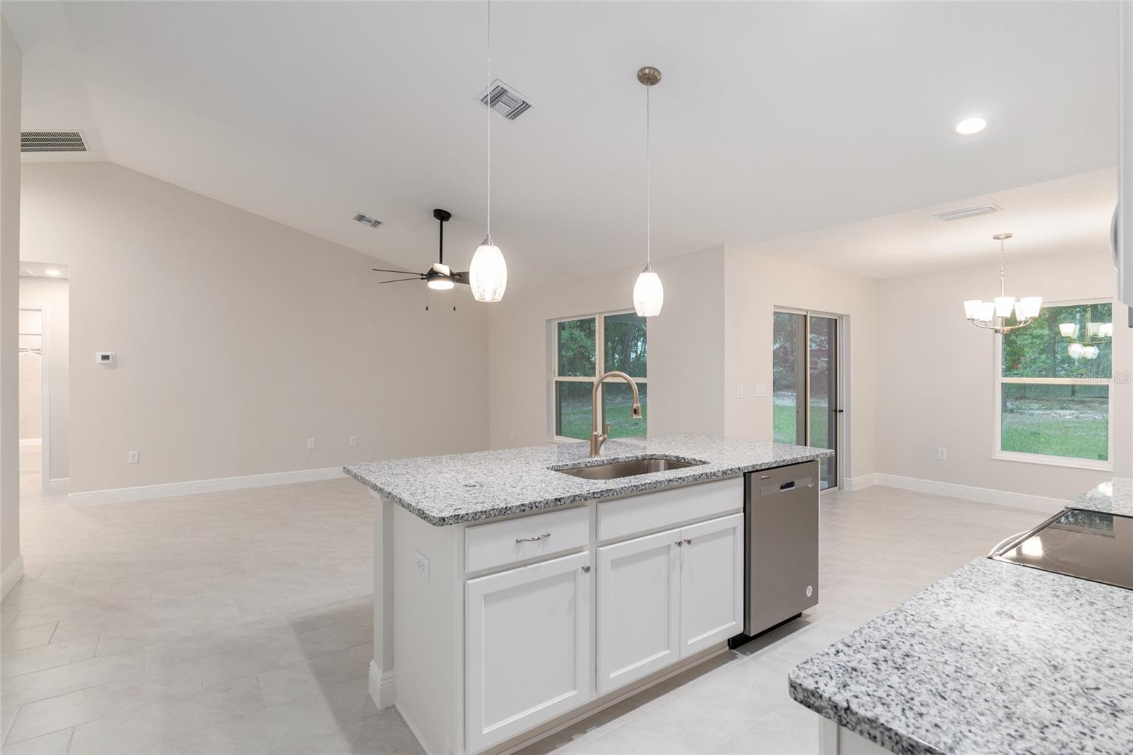 Listing photo id 9 for 2404 Devon Drive