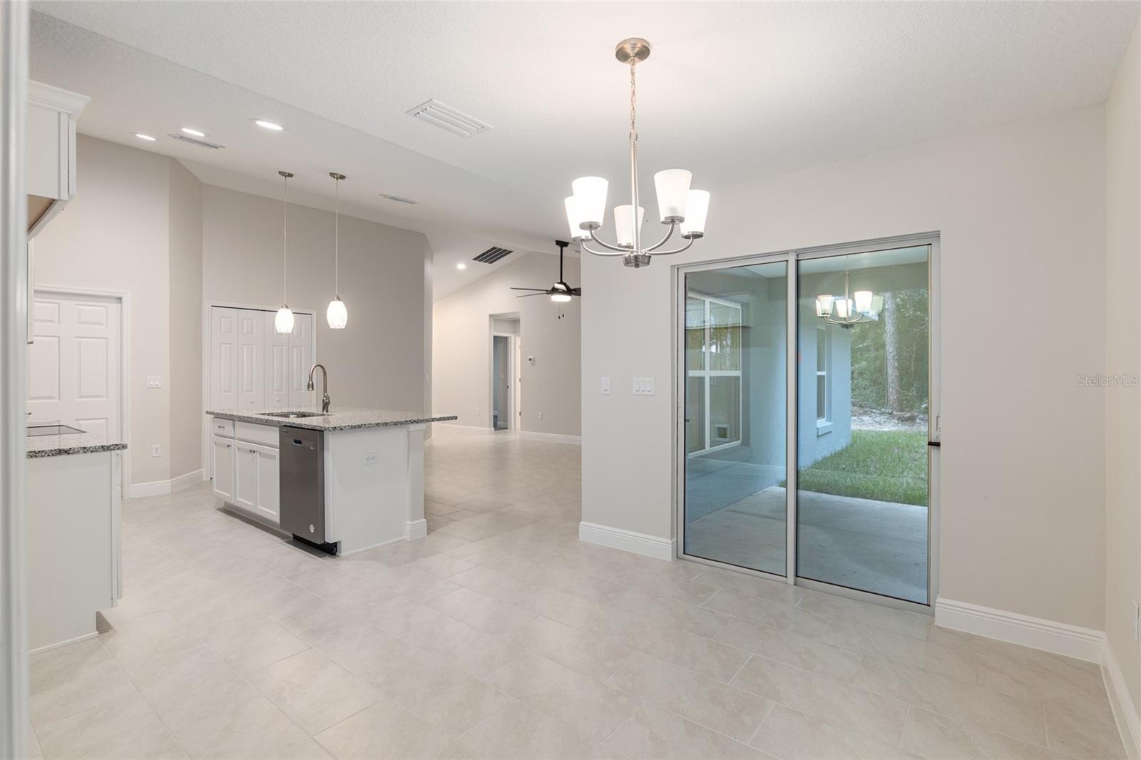 Listing photo id 10 for 2404 Devon Drive