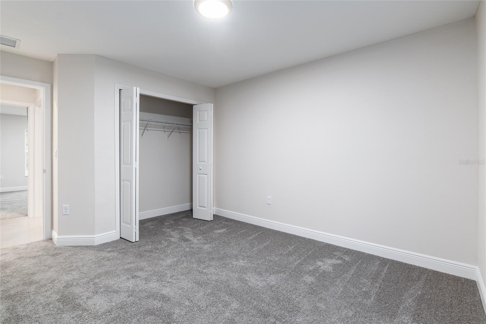 Listing photo id 15 for 2404 Devon Drive