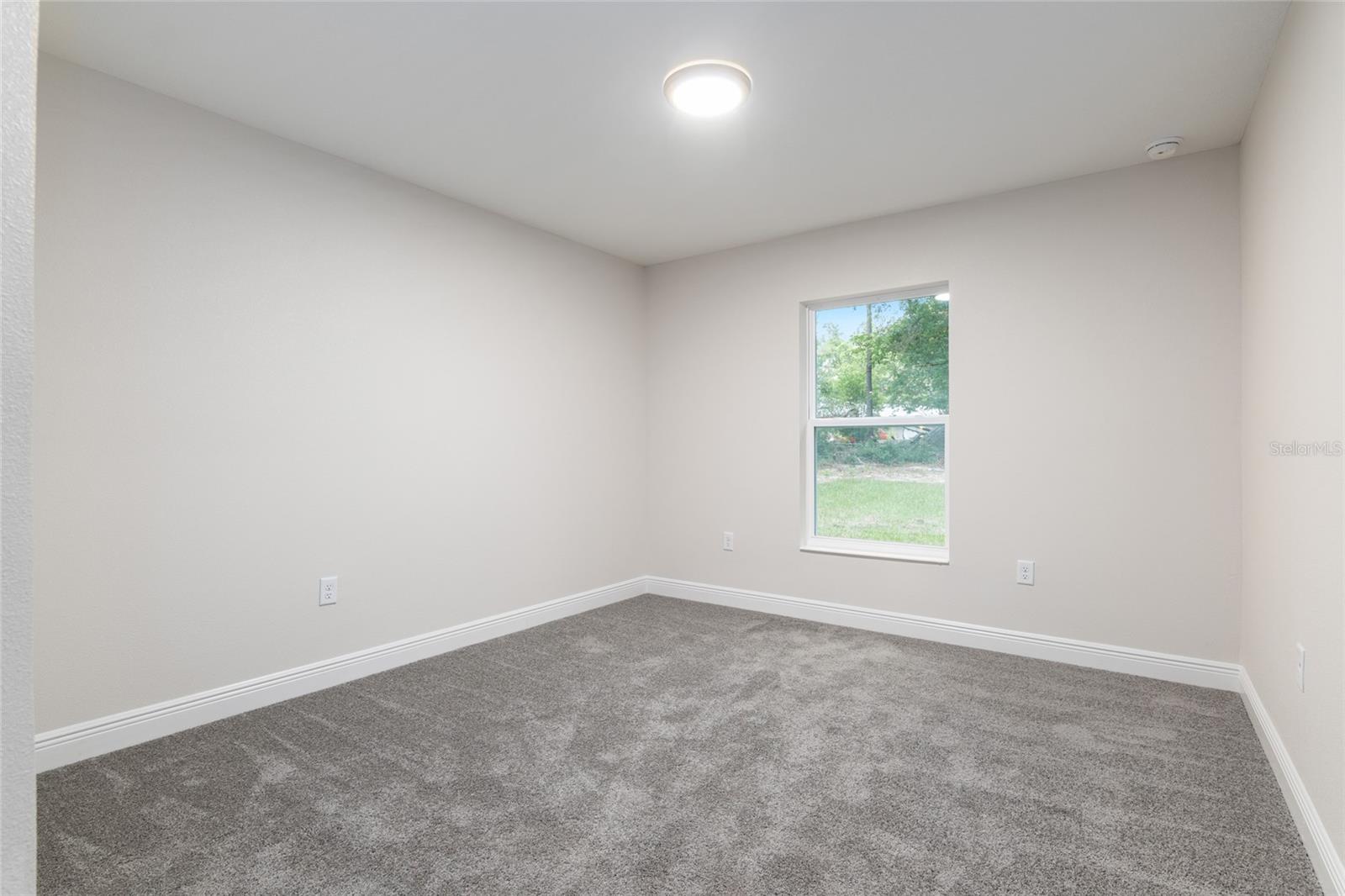Listing photo id 16 for 2404 Devon Drive