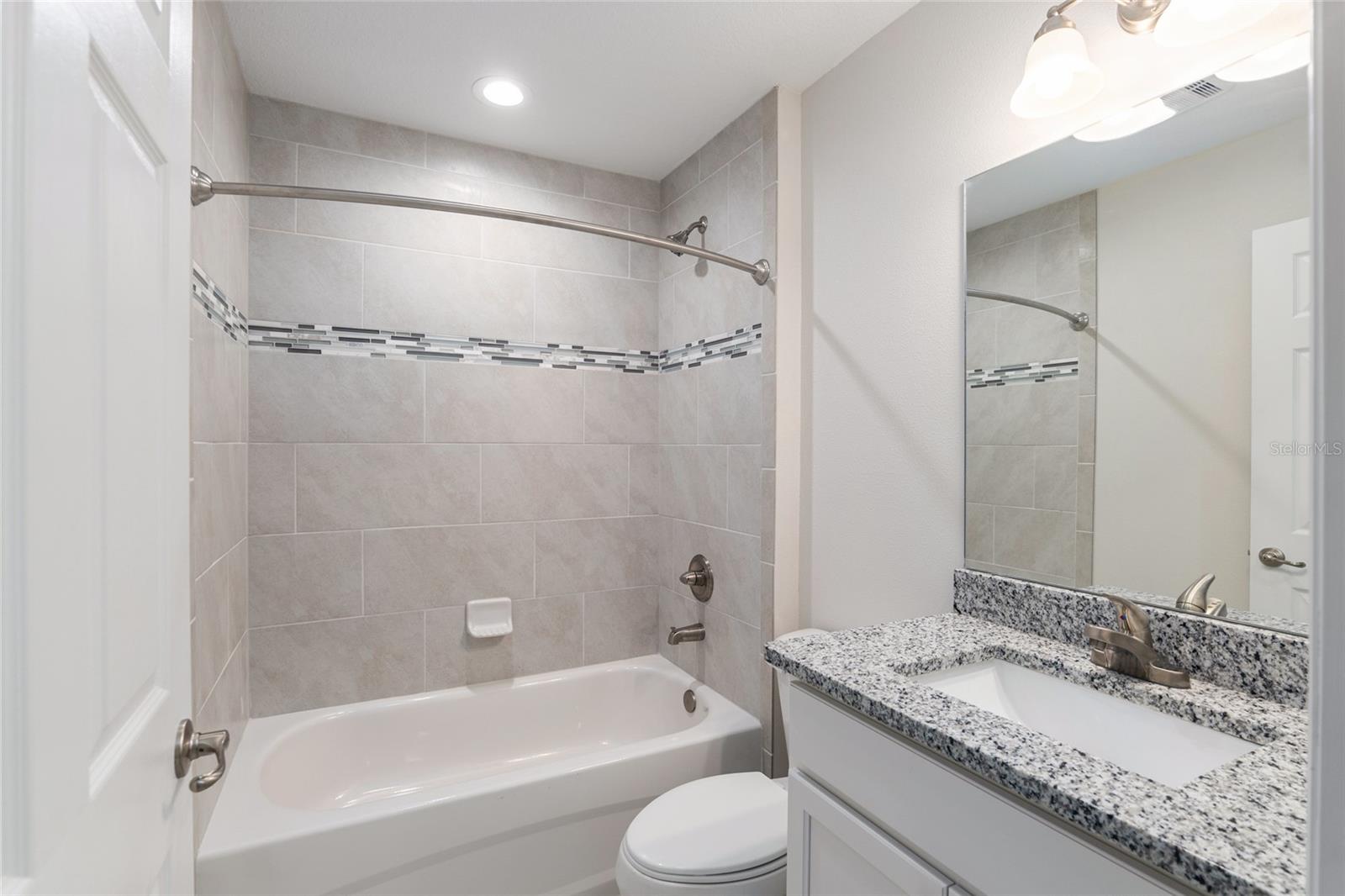 Listing photo id 17 for 2404 Devon Drive