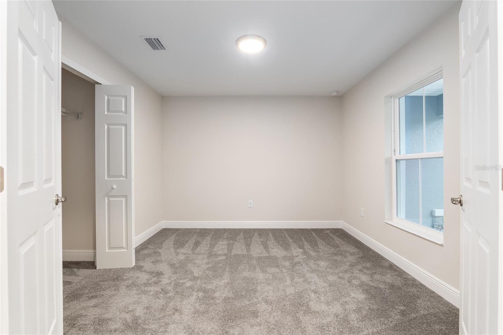 Listing photo id 1 for 2404 Devon Drive