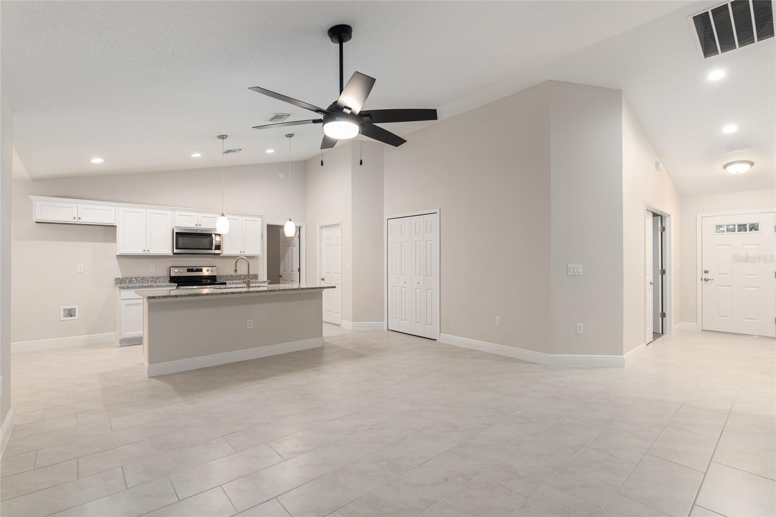 Listing photo id 6 for 2404 Devon Drive