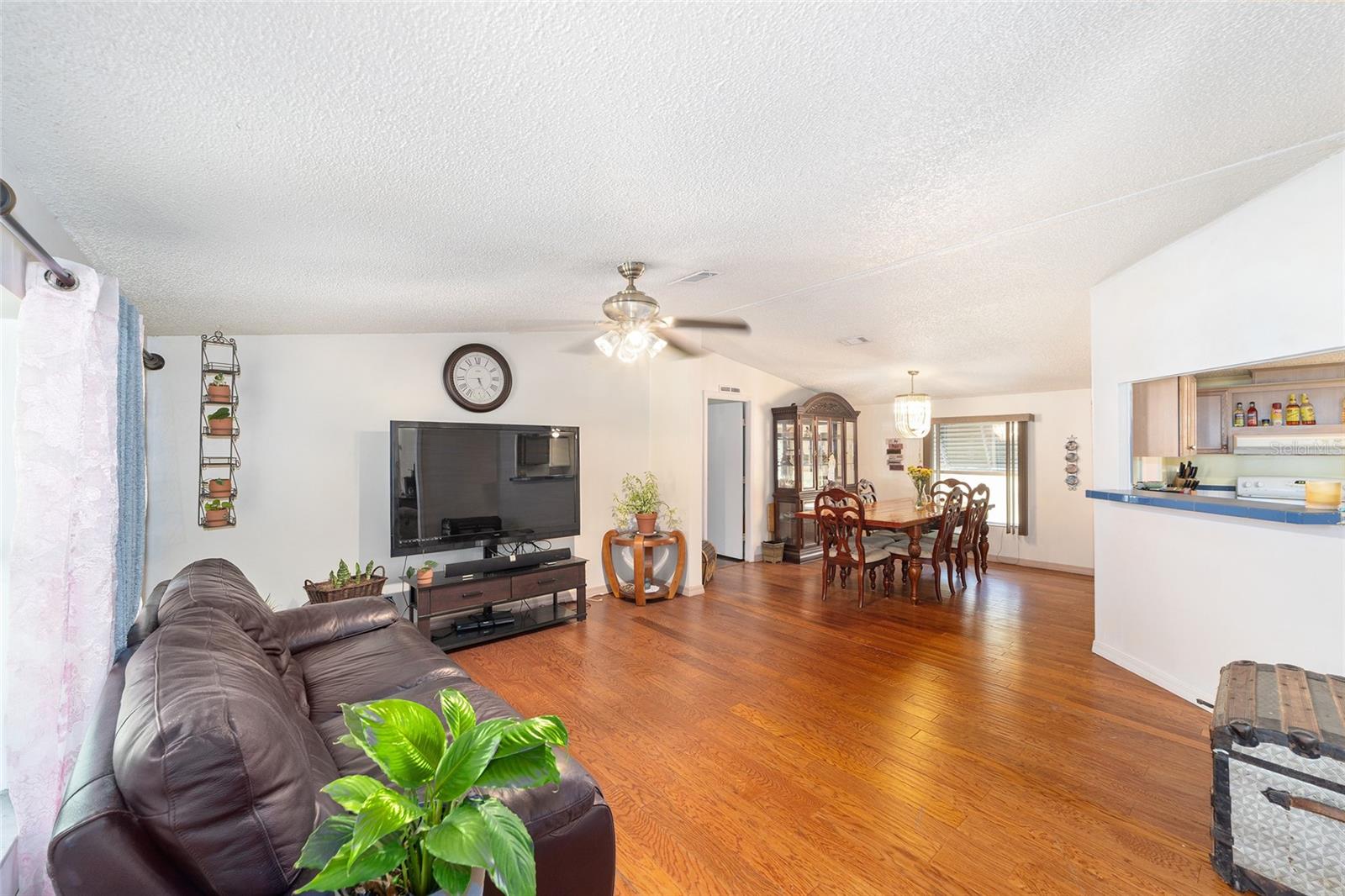 Image 21 of 52 For 20490 27th Street