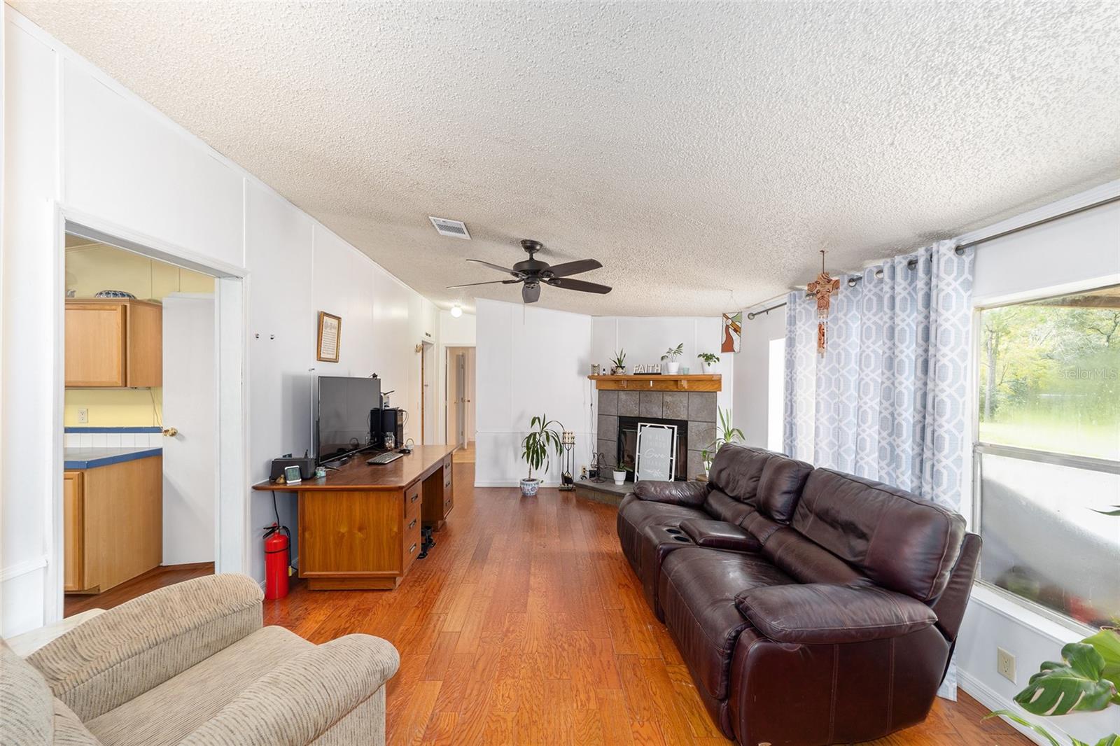 Image 22 of 52 For 20490 27th Street
