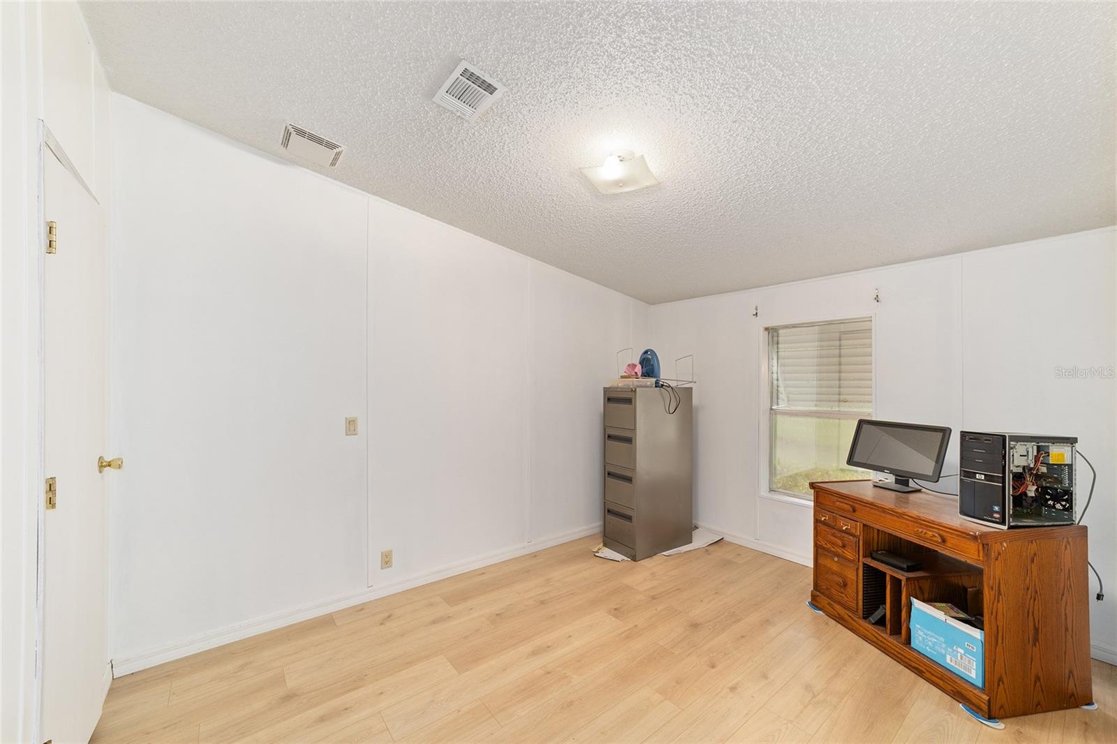 Image 34 of 52 For 20490 27th Street