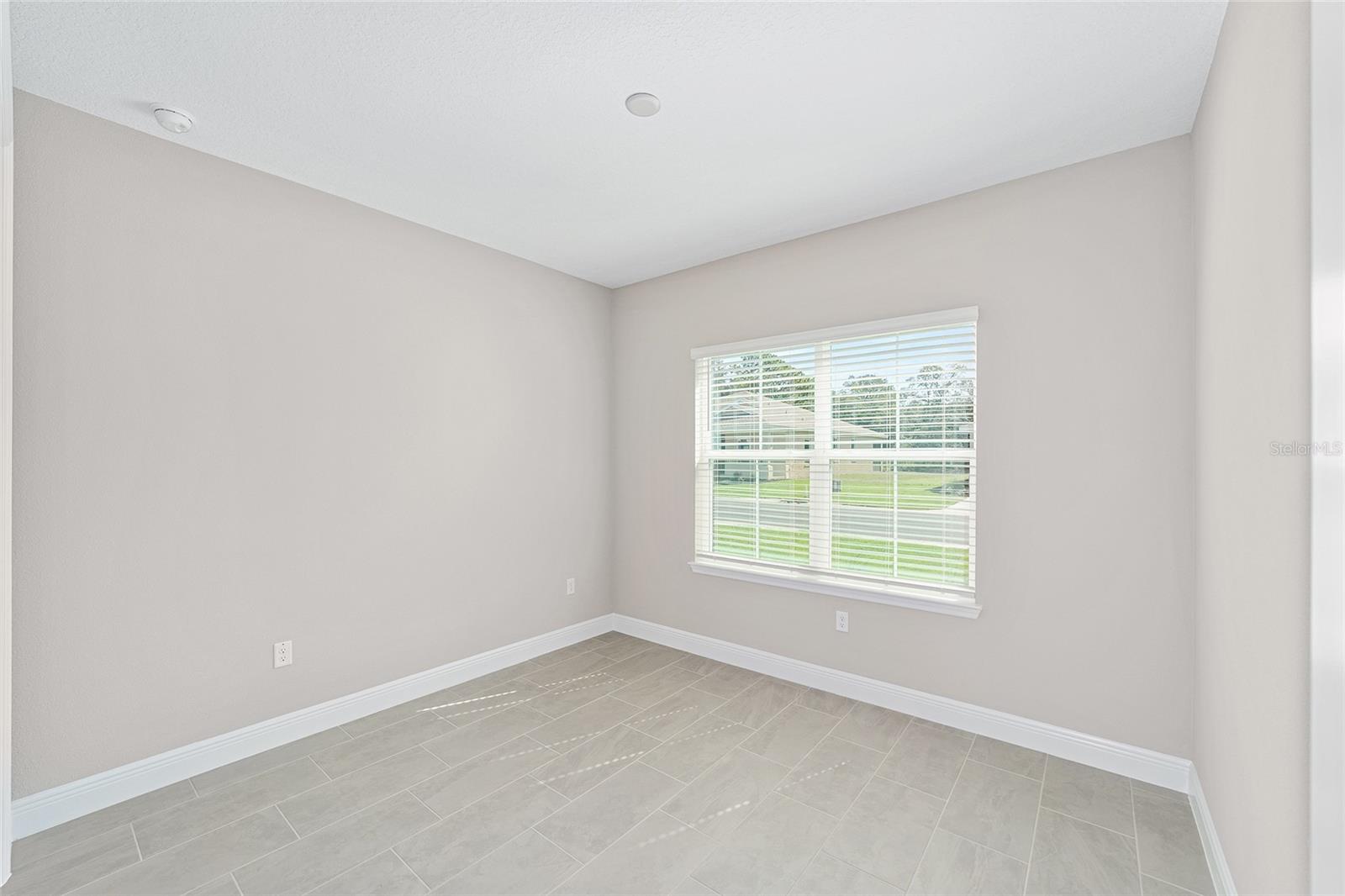 Image 24 of 37 For 10308 105th Court