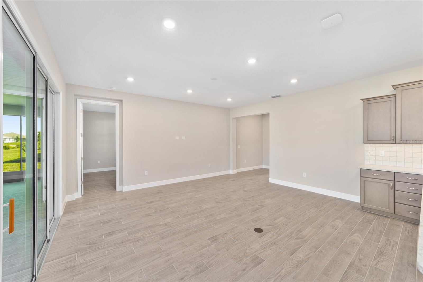 Image 12 of 38 For 10372 105th Court