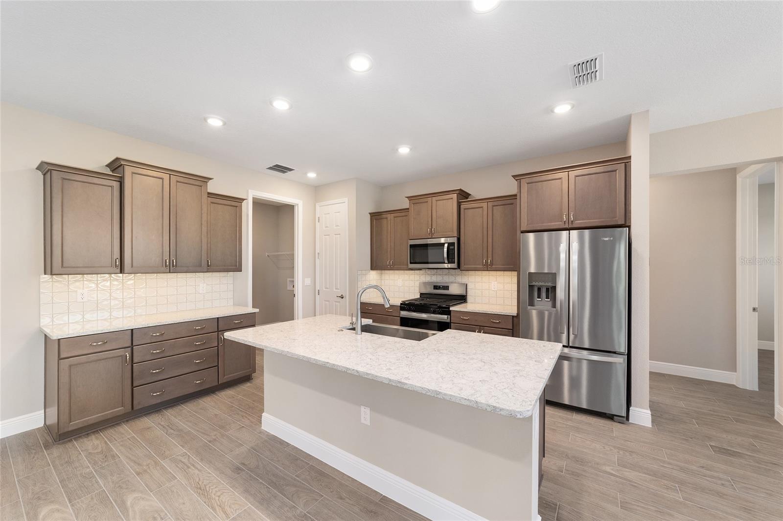 Image 17 of 38 For 10372 105th Court