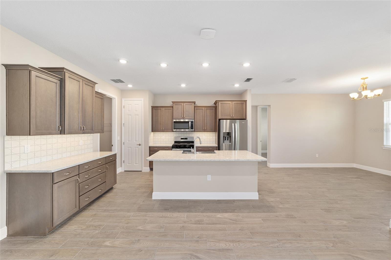 Image 18 of 38 For 10372 105th Court