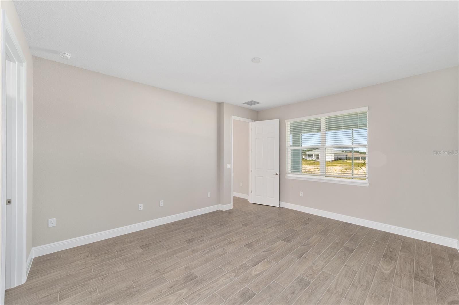 Image 22 of 38 For 10372 105th Court