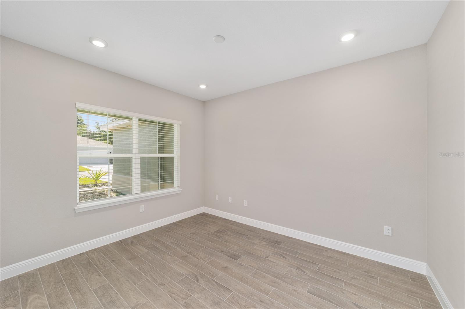 Image 26 of 38 For 10372 105th Court