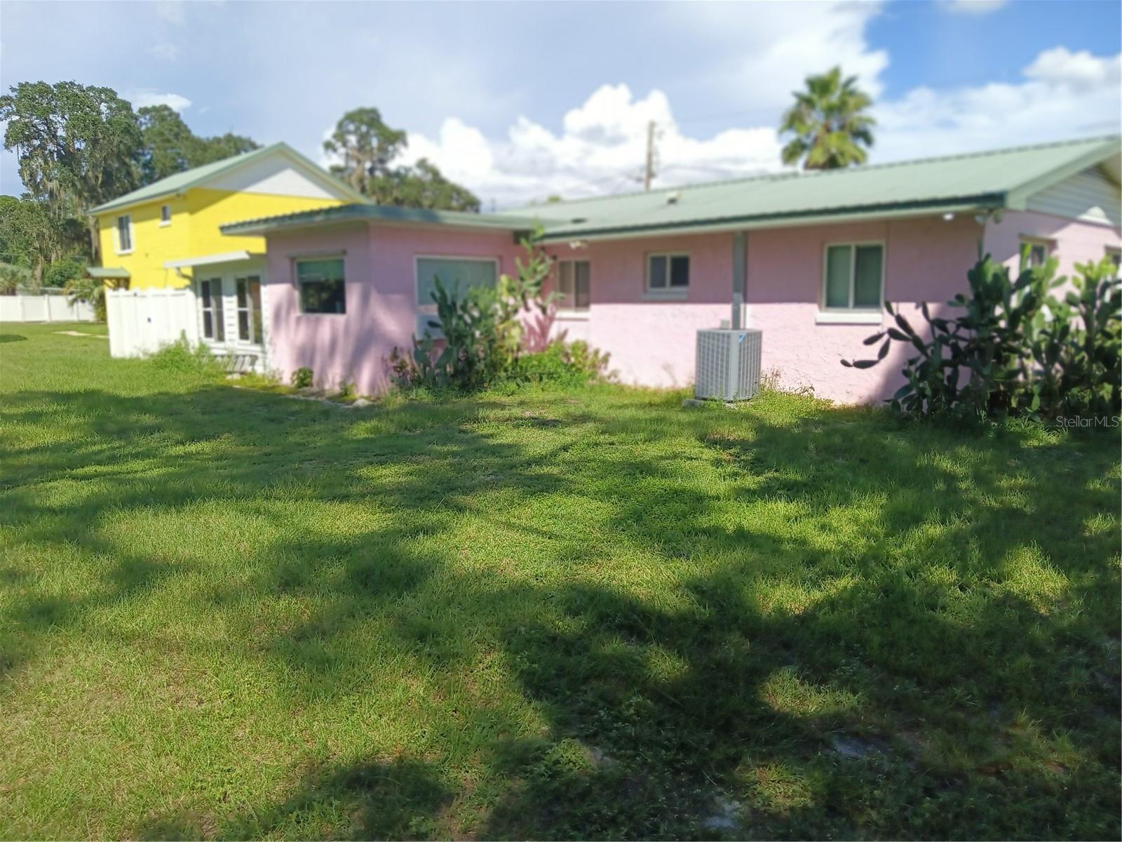 Image 10 of 13 For 12366 138 Avenue