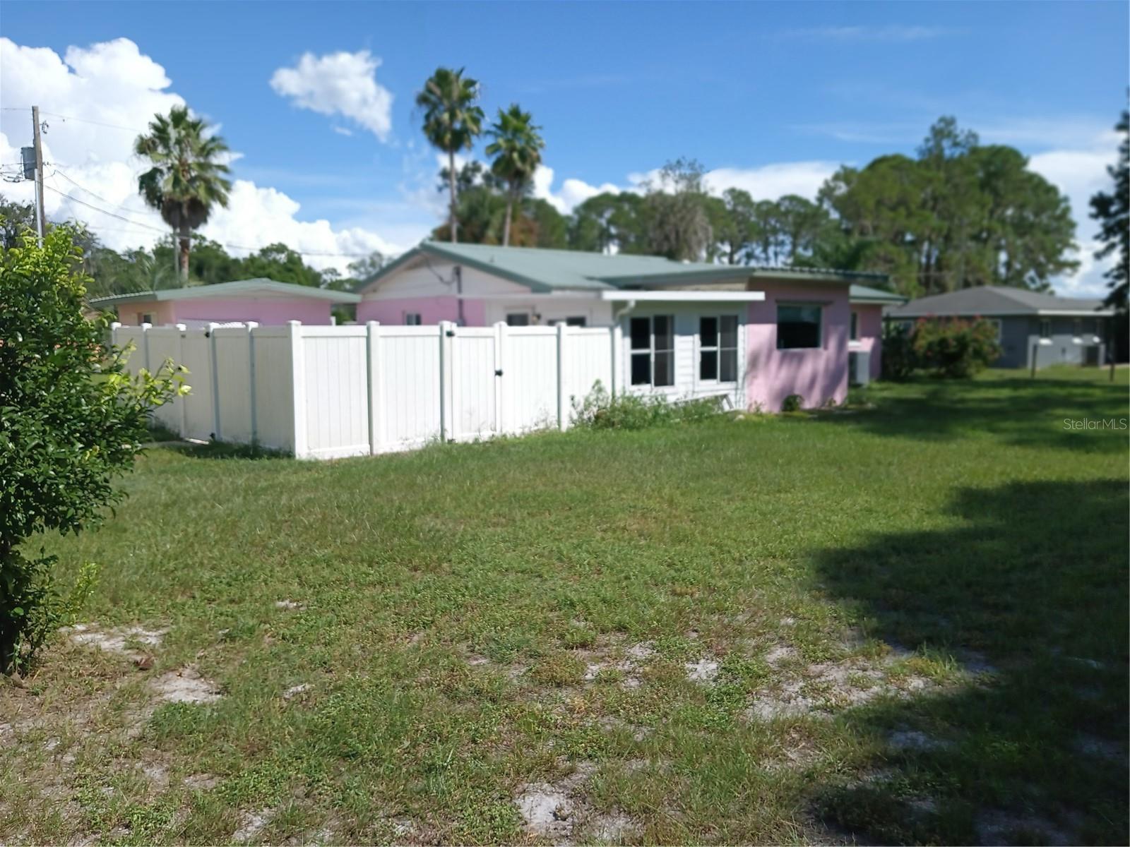 Image 11 of 13 For 12366 138 Avenue