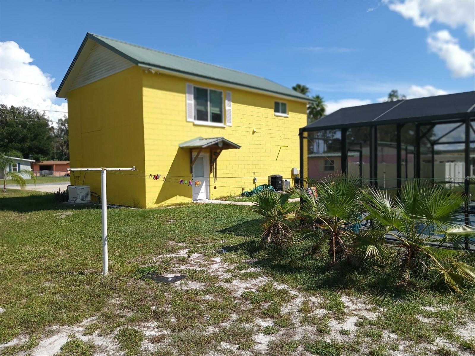 Image 4 of 13 For 12366 138 Avenue