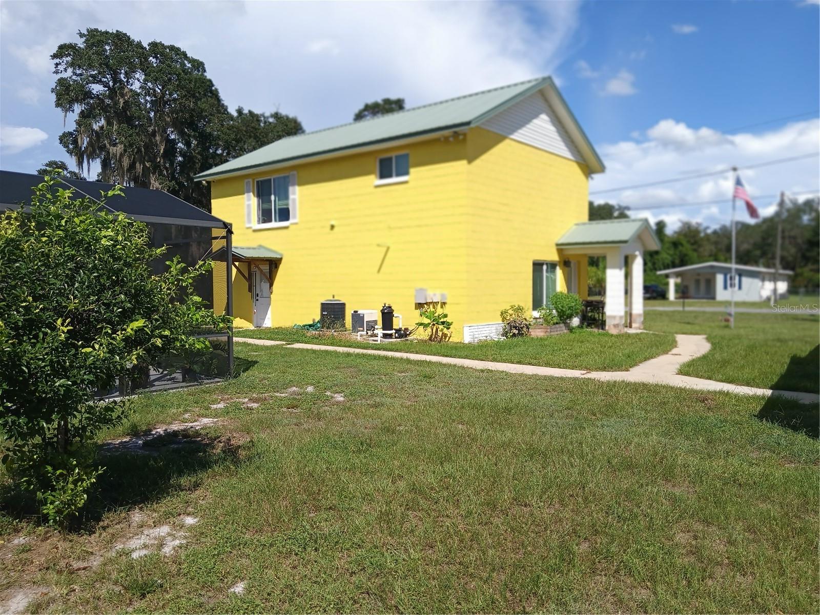 Image 5 of 13 For 12366 138 Avenue