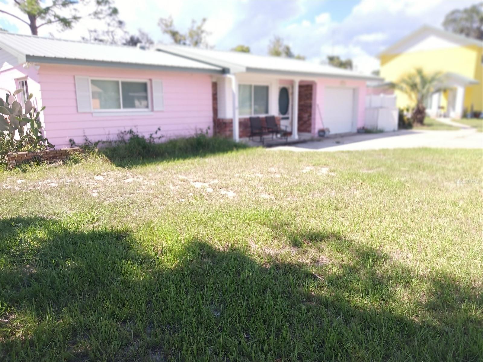 Image 8 of 13 For 12366 138 Avenue