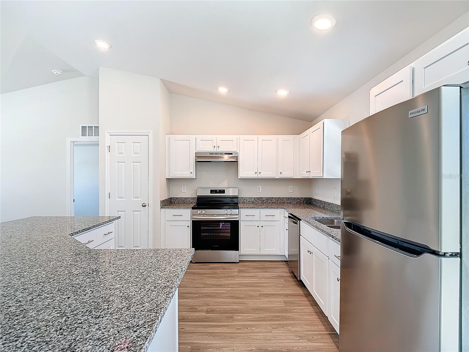 Image 11 of 34 For 22 Tropicana Parkway W