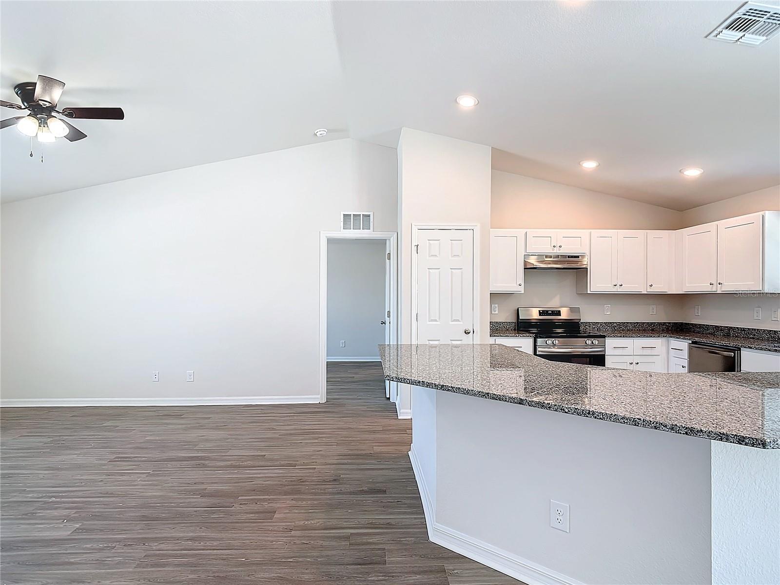 Image 16 of 34 For 22 Tropicana Parkway W